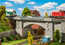 055-191773 - H0 - Eisenbahn-/Straßenbrücke